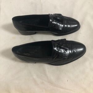 Johnston Murphy Black Leather Wing Tip w Tassel - 80